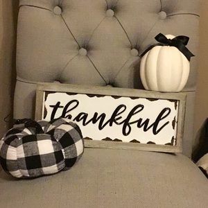 🌱 FARMHOUSE THANKFUL DECOR NWT